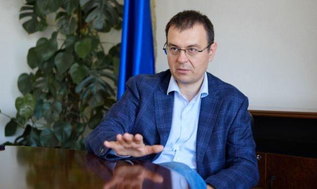 Свежие новости: Українці за кордоном мають сплачувати податок двічі? Яке рішення знайшли у Кабміні