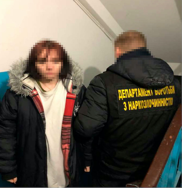 Свежие новости: В Киеве 18-летнюю уроженку Николаевщины задержали за наркоторговлю – у нее изъяли вещества на четверть миллиона гривен