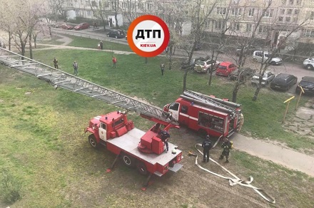 Свежие новости: Пожежа у столичній висотці: Рятувальники через вікно винесли напівживого хлопця