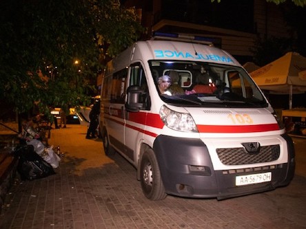 Свежие новости: ВИДЕО: В Киеве прохожие пытались ограбить умирающего мужчину