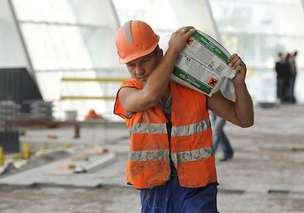 Свежие новости: Зарплата 148 тыс. грн в месяц: Заробитчан из Украины заманивают в Польшу