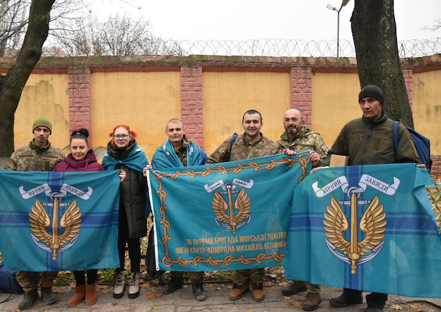 Свежие новости: Ще двоє миколаївських морпіхів повернулися з ворожого полону