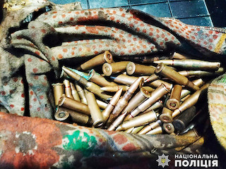 Свежие новости: Поліція викрила трьох жителів Снігурівки, які назбирали значну кількість боєприпасів