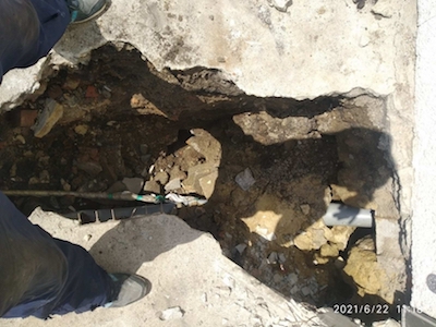 Свежие новости: В Николаеве во дворе образовался глубокий провал