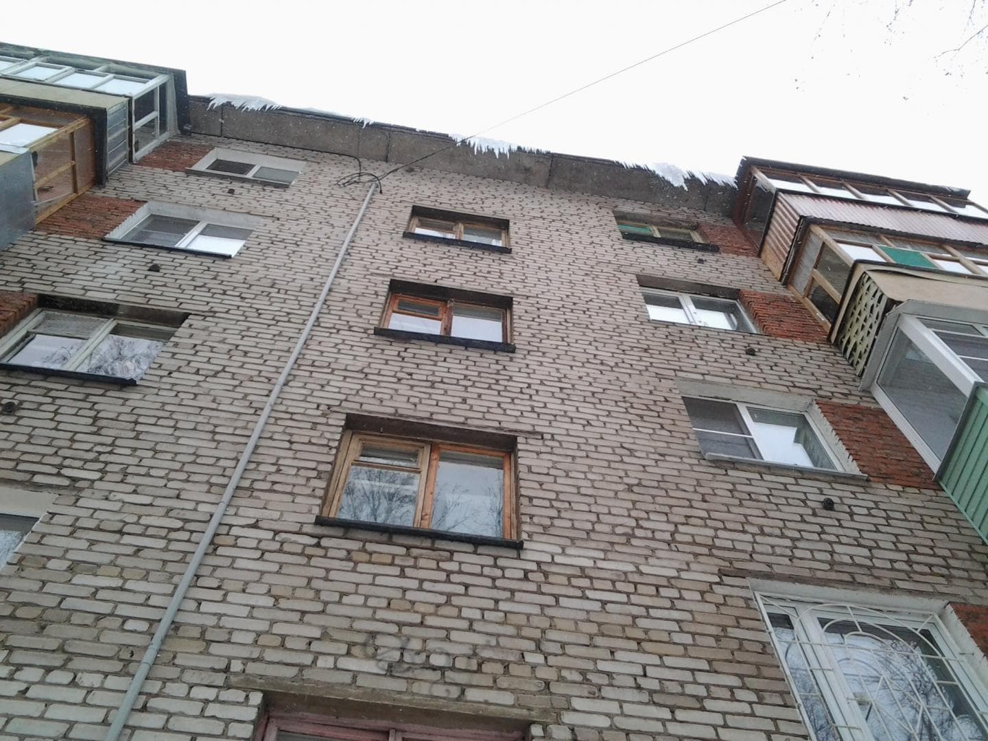 Свежие новости: На крыше подъезда нашли мертвую женщину