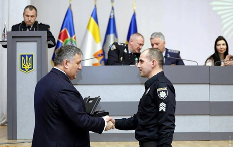 Свежие новости: В Украине за год раздали почти тысячу единиц наградного оружия – СМИ