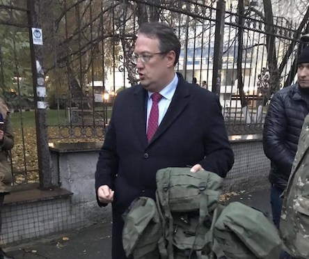 Свежие новости: На суд к сыну Авакова прибыла группа поддержки из нардепов