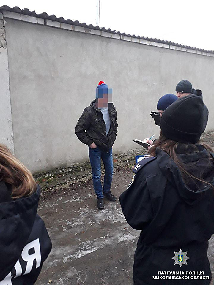 Свежие новости: Возле николаевской школы задержан мужчина с пакетом конопли