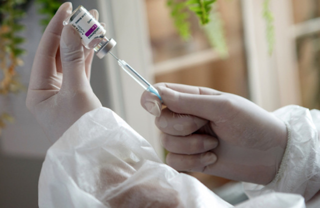 Свежие новости: Украина вводит бустерную дозу COVID-вакцины для людей 60+