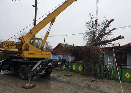 Свежие новости: ВІДЕО: Рятувальники Миколаївщини надавали допомогу в ліквідації наслідків негоди