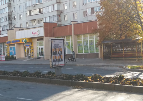 Свежие новости: Дюкарєв не поспішає демонтувати незаконні лайтбокси, продовжуючи заробляти на рекламі