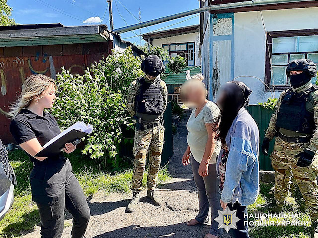Свежие новости: Первомайські поліцейські затримали двох сестер та їх спільника, які продавали амфетамін