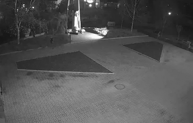 Свежие новости: Появилось видео кражи прожектора из мемориала чернобыльцам в Николаеве