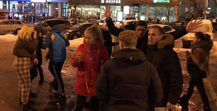 Свежие новости: ВИДЕО: В Киеве группа подростков жестоко избила мужчину (18+)