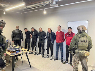 Свежие новости: На Закарпатье спецназ полиции задержал аферистов, которые обманывали иностранцев при продаже криптовалюты