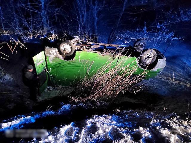 Фото новости: На Первомайщине спасатели вытащили перевернутый «Ford» Свежие новости: На Первомайщине спасатели вытащили перевернутый «Ford»