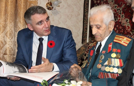 Свежие новости: Сенкевич посетил участников боевых действий Второй мировой войны