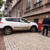 Свежие новости: В Одессе автомобилистка сбила «охранника» парковки и сбросила его в подвал
