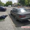 Свежие новости: В Николаеве пьяный таксист уснул на асфальте — в салоне авто нашли наркотики. Видео