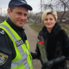 Фото новости: ФОТО: Поліцейські Веселинівского району привітали жінок-водіїв зі святом весни Свежие новости: ФОТО: Поліцейські Веселинівского району привітали жінок-водіїв зі святом весни