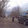 Свежие новости: ВИДЕО: Николаевский водитель показал, как пешеходы едва не устроили массовое ДТП