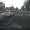 Фото новости: ВИДЕО: В центре Николаева два водителя устроили гонки: автомобили столкнулись Свежие новости: ВИДЕО: В центре Николаева два водителя устроили гонки: автомобили столкнулись