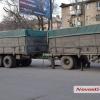 Свежие новости: В Николаеве у «КамАЗа» на ходу отпало колесо — неудачно въехал в яму