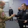 Свіжі новини: Николаевских спецназовцев КОРДа за задержание и разоружение злоумышленника в Доманевке наградили ведомственным оружием