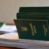Свежие новости: Чоловіки за кордоном будуть отримувати консульські послуги по-новому