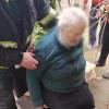 Свіжі новини: В Первомайске спасатели помогли пенсионерке, которая упала в глубокую яму и не могла выбраться
