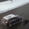 Свіжі новини: Видео. В Киеве автомобиль сбил пешехода: женщину подкинуло на капот