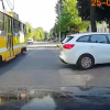 Свіжі новини: Видео: В Николаеве трамвай сошел с рельсов