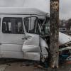 Свіжі новини: В Днепре маршрутка с пассажирами врезалась в столб