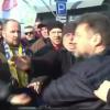 Фото новости: ВИДЕО: В Первомайске люди перекрывали трассу на Киев — произошла драка Свежие новости: ВИДЕО: В Первомайске люди перекрывали трассу на Киев — произошла драка