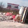 Свежие новости: ВИДЕО: На Николаевщине перевернулся тягач со стройматериалами
