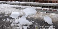 Свежие новости: В Полтаве на маленькую девочку упала большая ледяная глыба