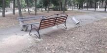 Свежие новости: Вандалы в николаевском сквере сломали новую урну