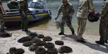 Фото новости: ВИДЕО: У Новоодеському районі миколаївський поліцейський підрозділ на воді втретє вилучив браконьєрські знаряддя вилову раків та риби Свежие новости: ВИДЕО: У Новоодеському районі миколаївський поліцейський підрозділ на воді втретє вилучив браконьєрські знаряддя вилову раків та риби