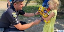 Фото новости: Поліцейські доправили гуманітарну допомогу мешканцям Снігурівки Свежие новости: Поліцейські доправили гуманітарну допомогу мешканцям Снігурівки