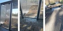 Фото новости: В Николаеве вандалы разбили стеклянный остановочный комплекс Свежие новости: В Николаеве вандалы разбили стеклянный остановочный комплекс