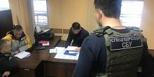 Фото новости: Одесский таможенник вымогал от водителей «евроблях» по 100 долларов за фиктивную отметку о пересечении границы Свежие новости: Одесский таможенник вымогал от водителей «евроблях» по 100 долларов за фиктивную отметку о пересечении границы