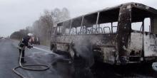 Свежие новости: Под Житомиром дотла сгорел автобус, в котором везли гроб с покойником: фото и видео