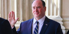Свежие новости: Глава ВМС США раптово пішов у відставку після конфлікту через Трампа, - WSJ