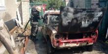 Фото новости: В Вознесенске из-за халатности хозяина дотла сгорел автомобиль Свежие новости: В Вознесенске из-за халатности хозяина дотла сгорел автомобиль