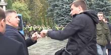 Свежие новости: ВИДЕО. Парасюк у стен Рады устроил драку с главой госохраны Гелетеем