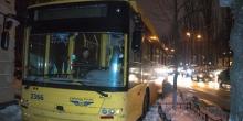 Свежие новости: В центре Киева троллейбус выехал на тротуар