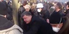 Свежие новости: В Сети показали видео, как Порошенко помогает раненым Евромайдана