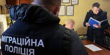 Свежие новости: Заступника начальника управління міграційної поліції Миколаївщини підозрюють у вимаганні грошей у сутенерки