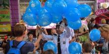 Фото новости: На главной улице города николаевские полицейские приветствовали школьников с Днем знаний Свежие новости: На главной улице города николаевские полицейские приветствовали школьников с Днем знаний