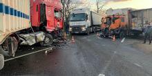 Фото новости: На одесской трассе крупная авария с участием большегрузов Свежие новости: На одесской трассе крупная авария с участием большегрузов